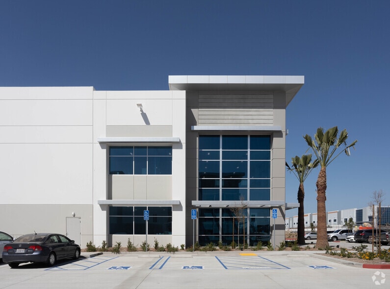 2550 E Merrill Ave, Ontario, CA for lease - Building Photo - Image 2 of 5