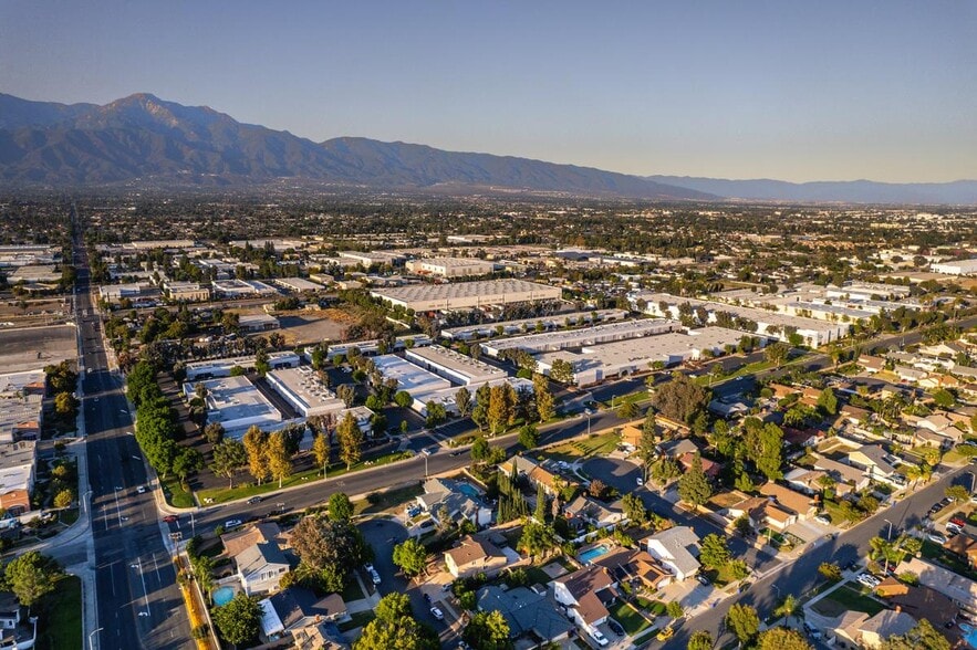 9370 7th St, Rancho Cucamonga, CA for lease - Building Photo - Image 2 of 5