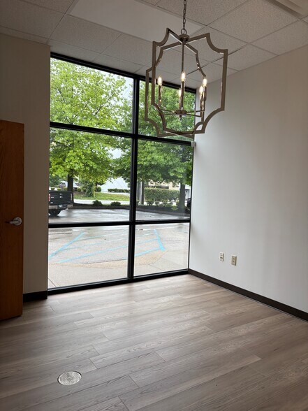 395 Elaine Dr, Lexington, KY à louer - Photo du bâtiment - Image 2 de 9