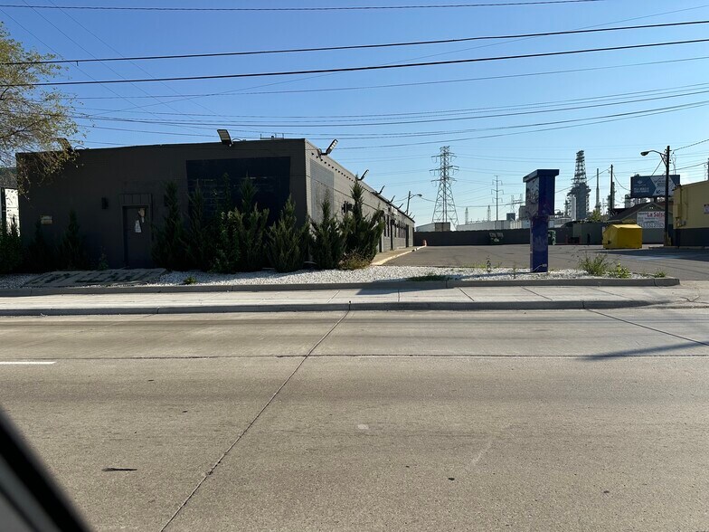 465 S Schaefer Hwy, Detroit, MI à louer - Photo du bâtiment - Image 2 de 6