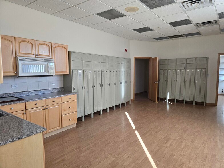 7880 N. Lincoln Ave, Skokie, IL à vendre - Photo du bâtiment - Image 3 de 12