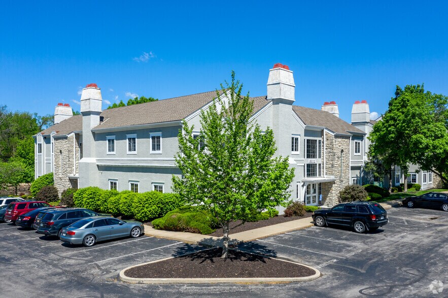 8012 State Line Rd, Prairie Village, KS à louer - Photo du bâtiment - Image 2 de 3