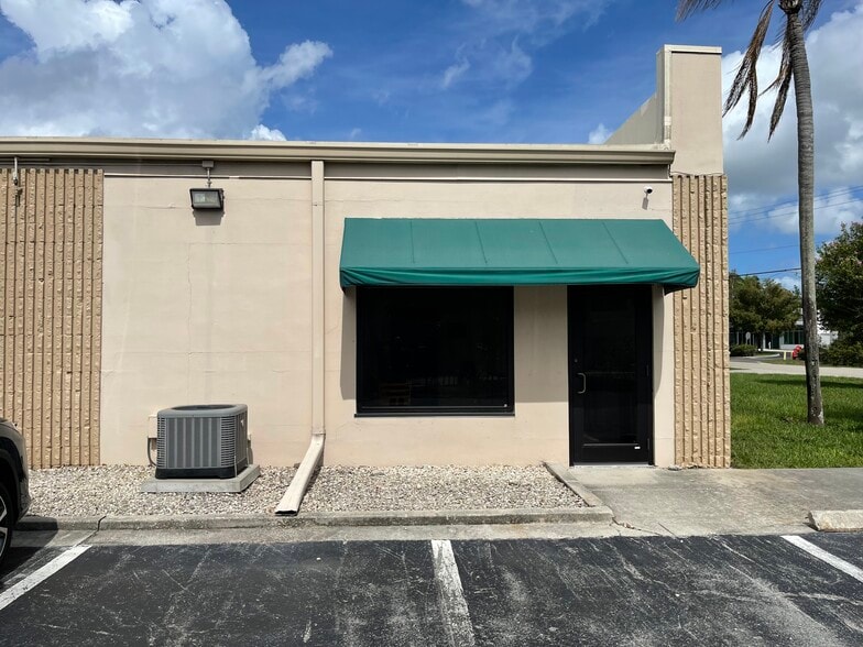 4406 Exchange Ave, Naples, FL for sale - Building Photo - Image 2 of 15
