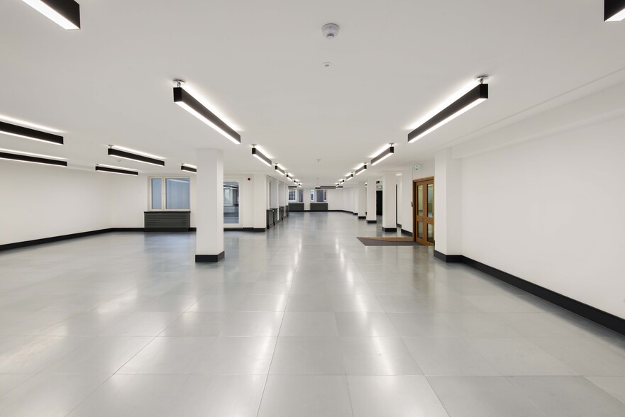 24-28 High Holborn, London for lease - Interior Photo - Image 3 of 8