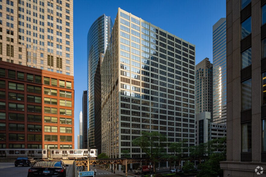 200 W Monroe St, Chicago, IL à louer - Photo du bâtiment - Image 1 de 15