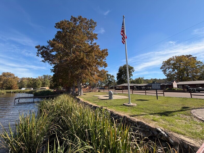 600 E Lakeview Dr, Hornbeak, TN à vendre - Photo du bâtiment - Image 3 de 6