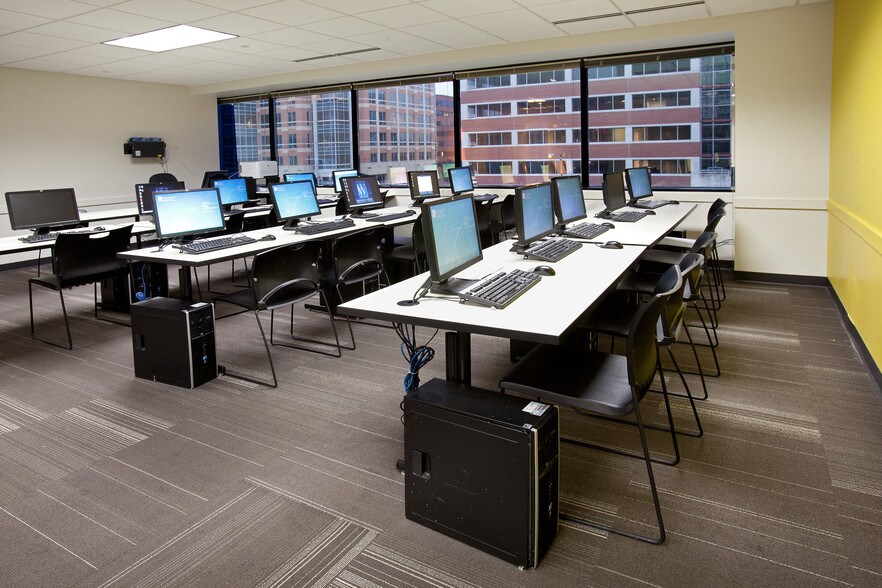 4420 N Fairfax Dr, Arlington, VA à louer - Photo intérieure - Image 3 de 17