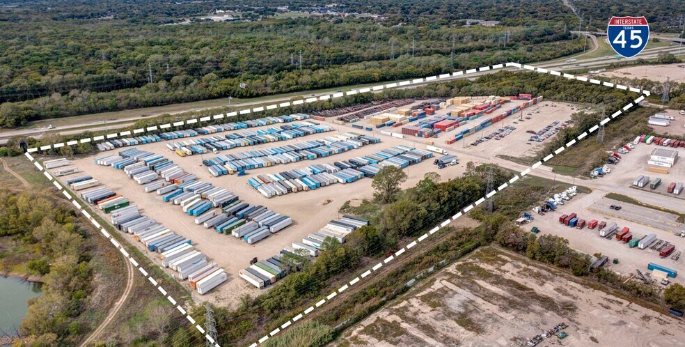 8500-8800 Julius Schepps Fwy, Dallas, TX for lease - Building Photo - Image 3 of 4