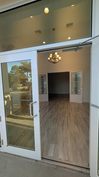 1743 Agora Cir SE, Palm Bay, FL à louer - Hall d’entrée - Image 2 de 2