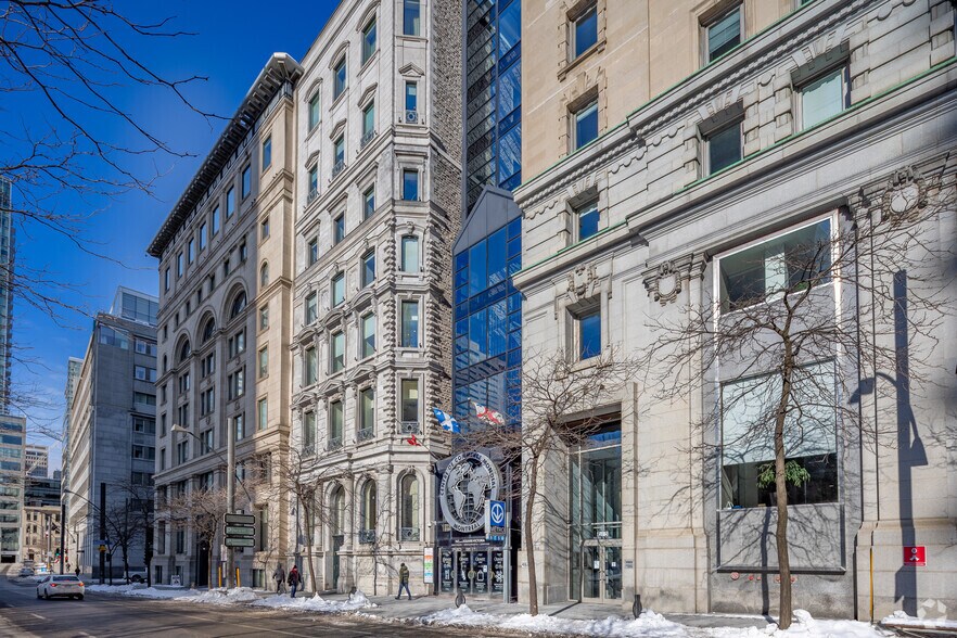747 Rue Du Square-Victoria, Montréal, QC à louer - Photo du bâtiment - Image 2 de 3