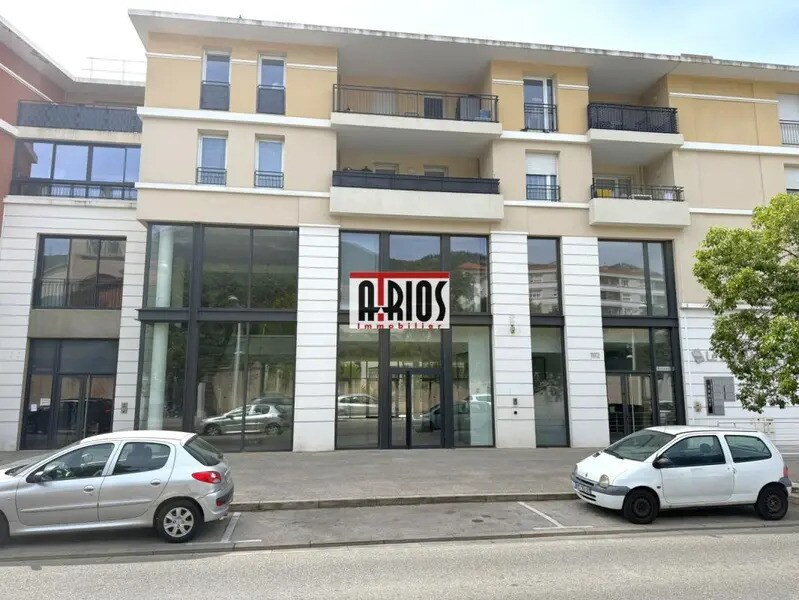 Retail in Toulon for lease Building Photo- Image 1 of 13