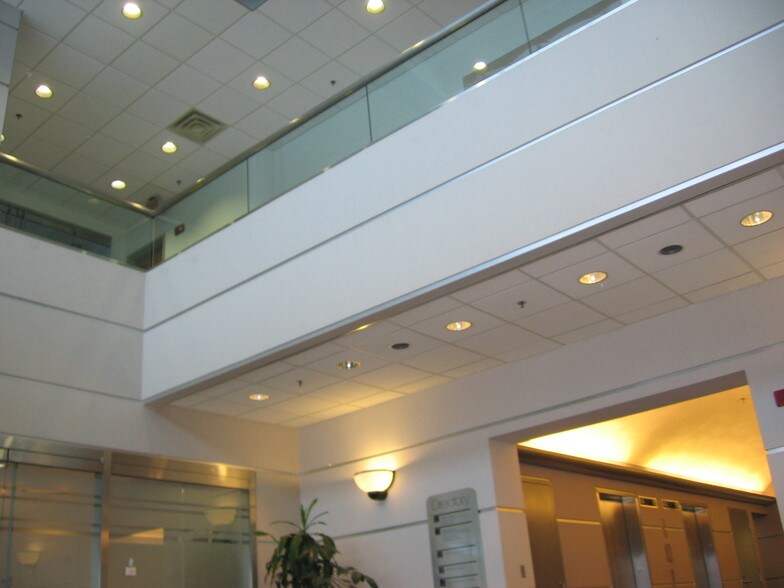 6000 E State St, Rockford, IL à louer - Photo intérieure - Image 2 de 4