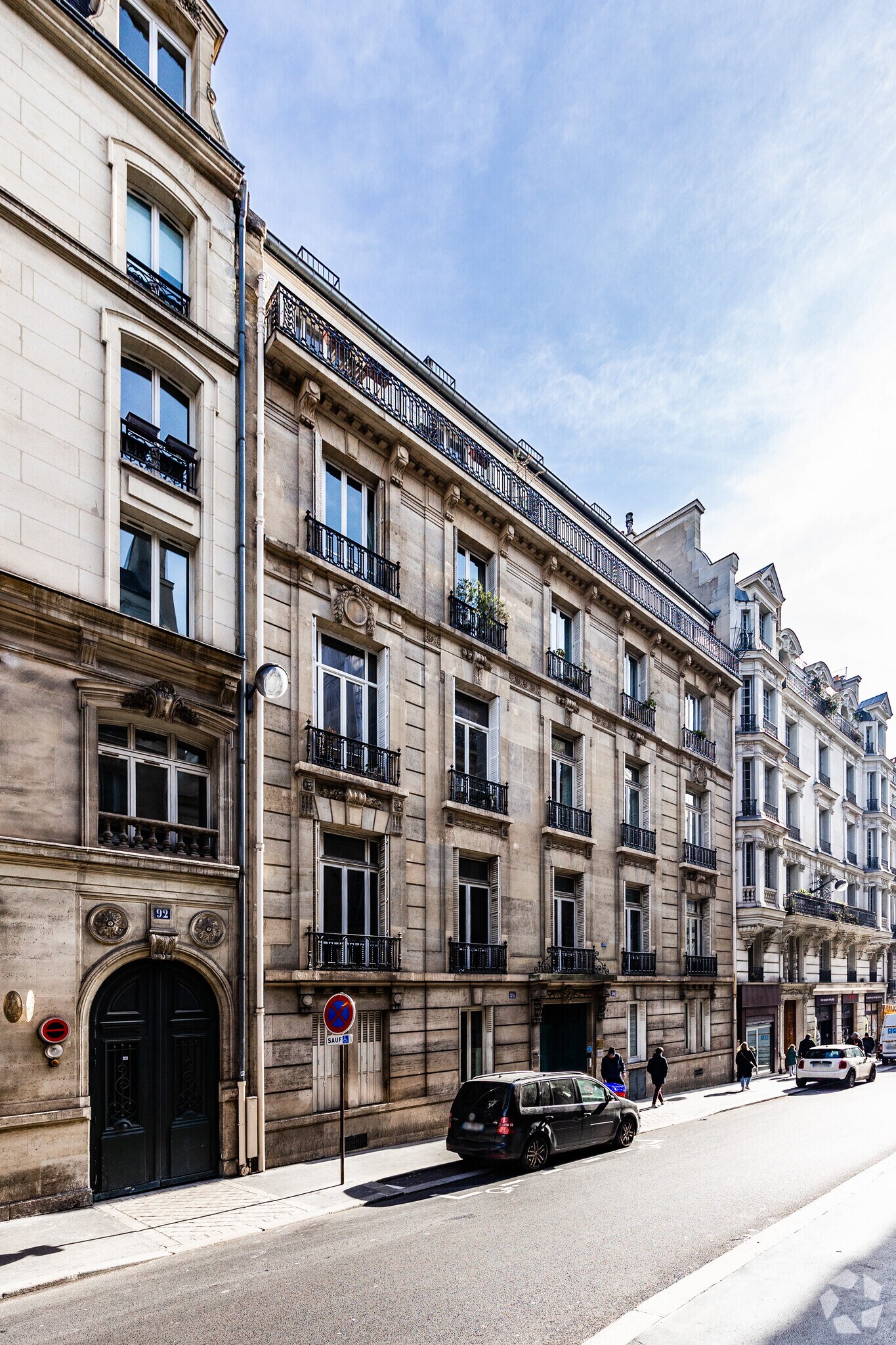 90 Rue D'Amsterdam, Paris for sale Primary Photo- Image 1 of 11