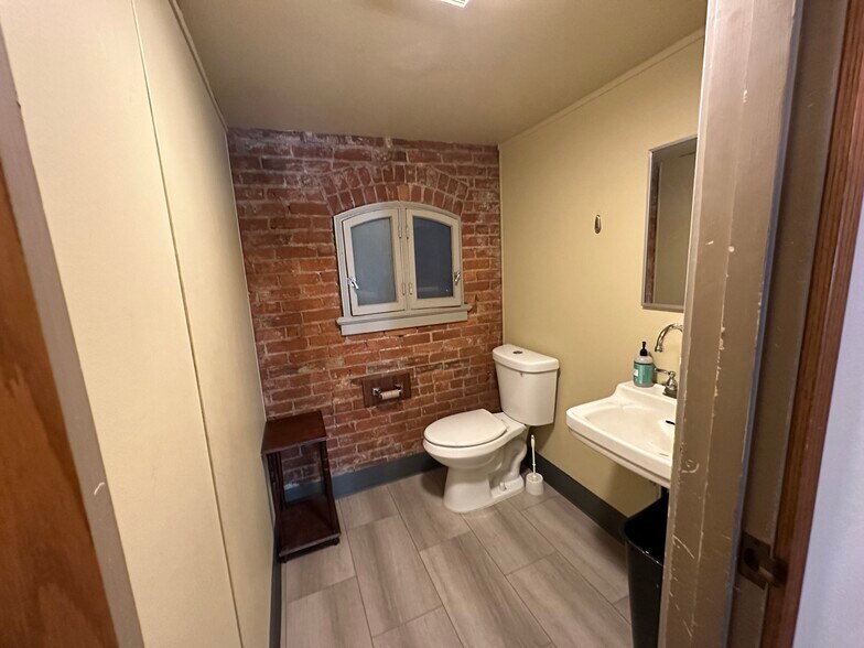 124 SW Yamhill St, Portland, OR à vendre - Photo intérieure - Image 3 de 5