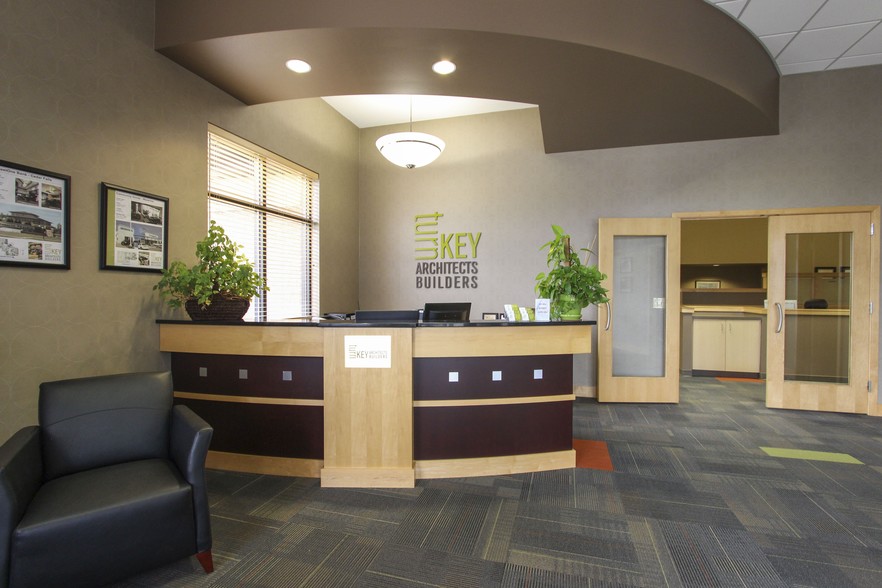 3015 Greyhound Dr, Waterloo, IA for lease - Interior Photo - Image 3 of 46