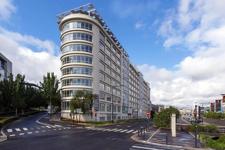 23 Rue François Jacob, Rueil-Malmaison à louer - Photo du bâtiment - Image 1 de 14