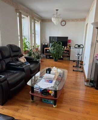 Plus de détails pour 1727 E 14th St, Brooklyn, NY - Multi-résidentiel à vendre