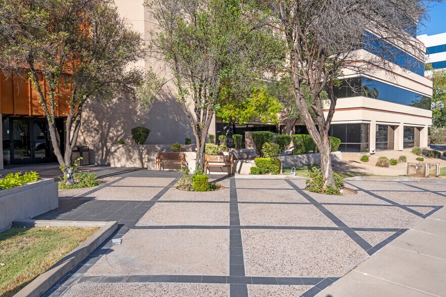 202 E Earll Dr, Phoenix, AZ à vendre - Photo du bâtiment - Image 3 de 8