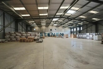 Flex in Aix-en-Provence for lease Interior Photo- Image 1 of 4