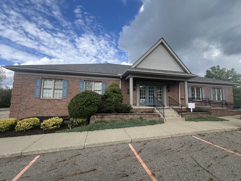 971 E Turkeyfoot Lake Rd, Akron, OH à louer - Photo du bâtiment - Image 1 de 2