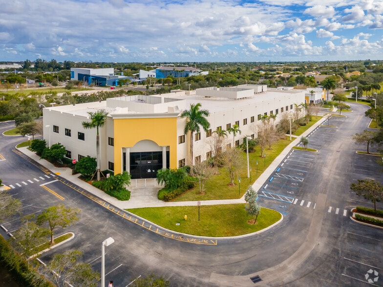 5870 N Hiatus Rd, Tamarac, FL for lease - Building Photo - Image 3 of 5