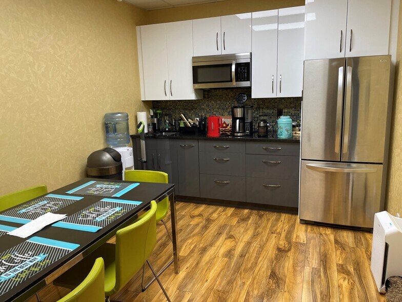 103 Quentin Rd, Brooklyn, NY à louer - Photo intérieure - Image 3 de 4