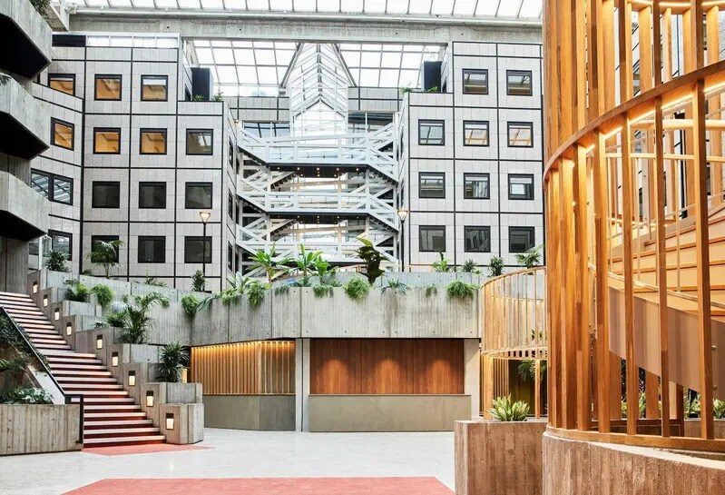 Bureau dans Villeurbanne à louer - Photo du bâtiment - Image 2 de 31