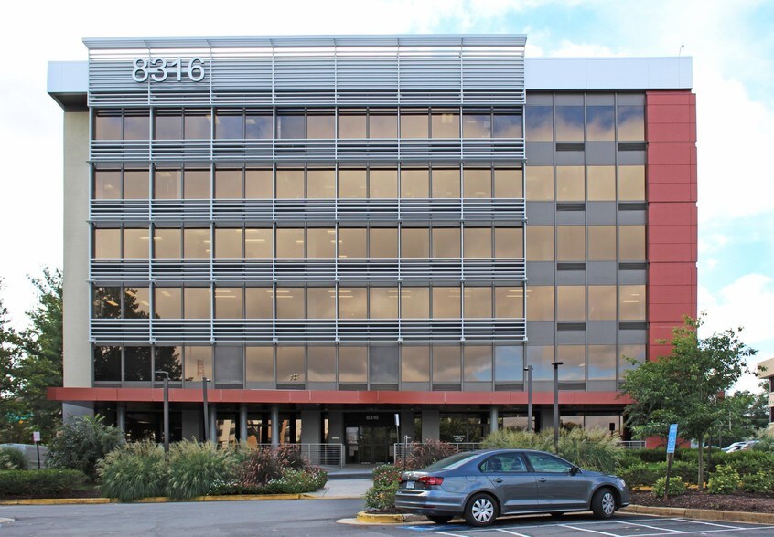 8316 Arlington Blvd, Fairfax, VA à louer - Photo du bâtiment - Image 3 de 8