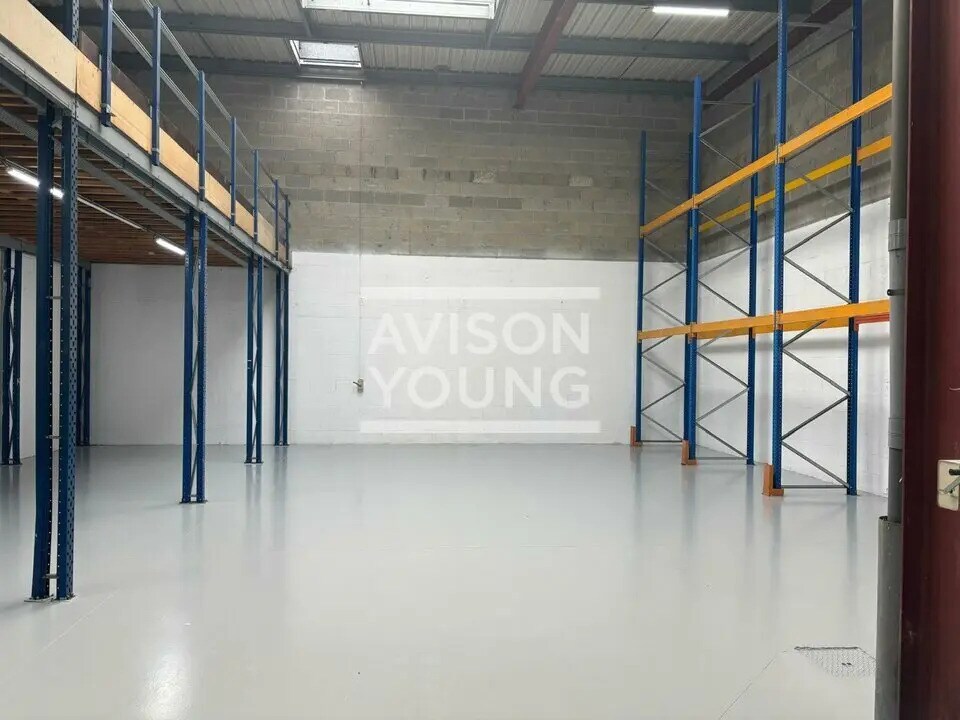 Flex in Le Thillay for lease Interior Photo- Image 1 of 5