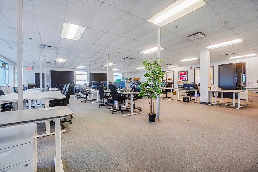 4580-4610 Hickmore, Montréal, QC à louer - Photo intérieure - Image 3 de 16