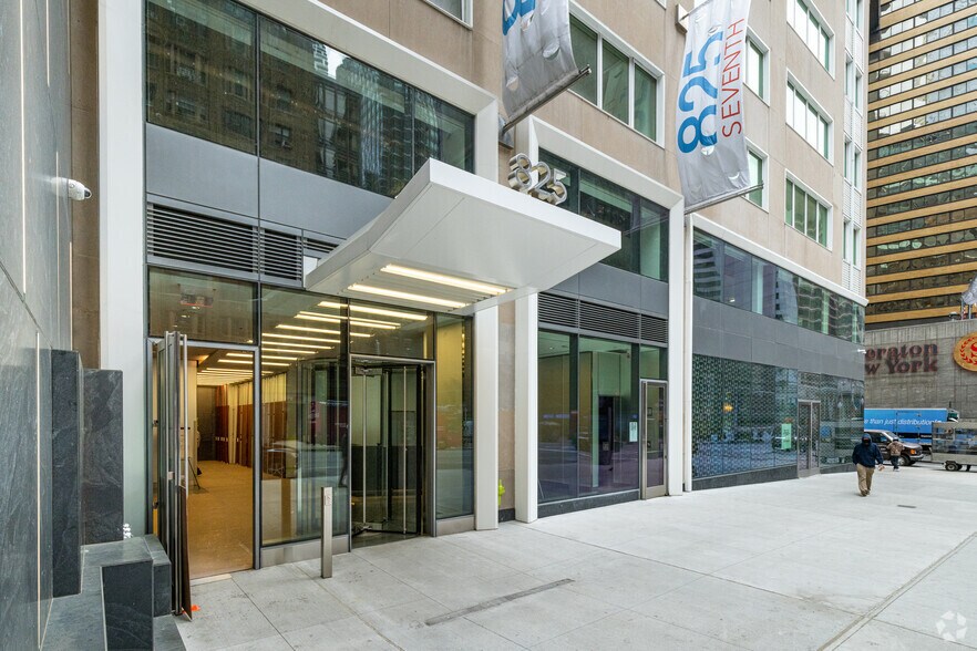 825 7th Ave, New York, NY à vendre - Photo du bâtiment - Image 3 de 25
