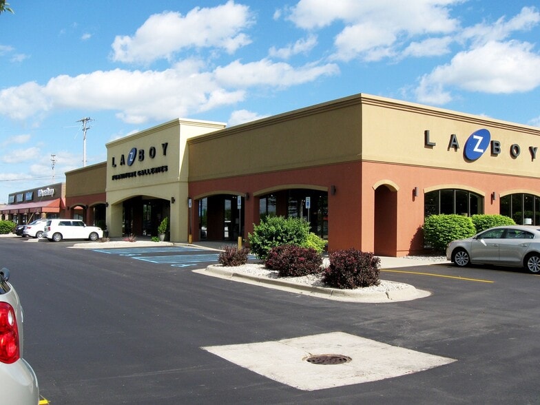 6025 W Saginaw Hwy, Lansing, MI for lease - Building Photo - Image 1 of 11