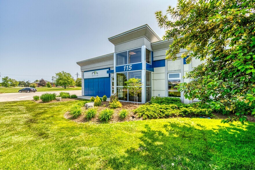 115 S Service Rd, Grimsby, ON for sale - Primary Photo - Image 1 of 10