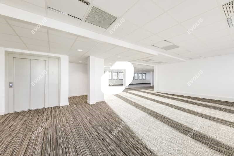 11 Avenue Morane Saulnier, Vélizy-Villacoublay for lease - Interior Photo - Image 2 of 32