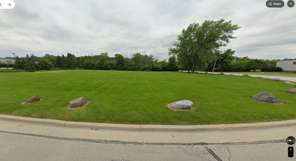1855 Ridgeview Drive, Oak Creek, WI à vendre - Photo du bâtiment - Image 2 de 2
