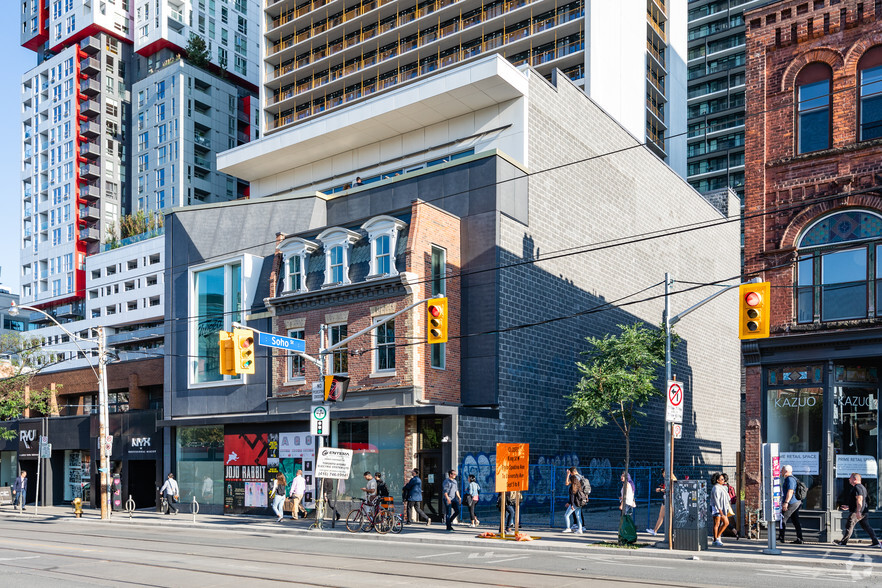 365 Queen St W, Toronto, ON à vendre - Photo du bâtiment - Image 1 de 1