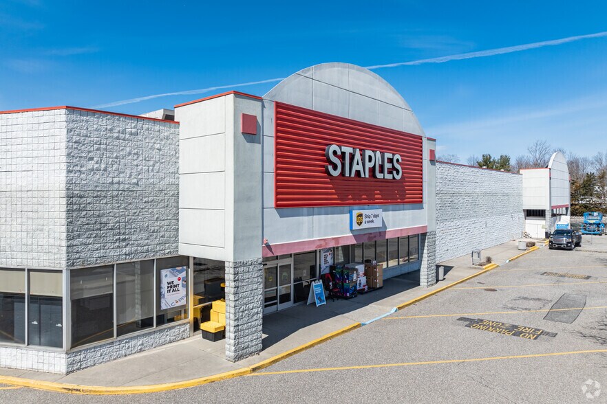 2100 Nesconset Hwy, Stony Brook, NY à louer - Photo principale - Image 1 de 4