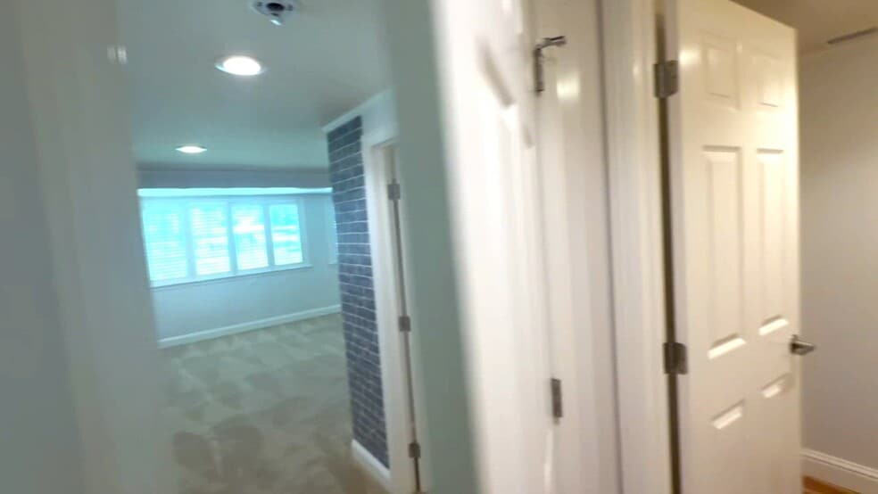 1257 Magnolia St, San Carlos, CA à vendre - Vidéo sur l’inscription commerciale - Image 2 de 32