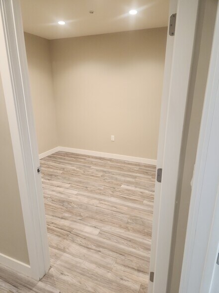 259 Broadway, Chula Vista, CA à louer - Photo intérieure - Image 3 de 16