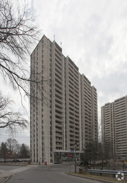 55 Emmett Ave, Toronto, ON à vendre - Photo principale - Image 1 de 1