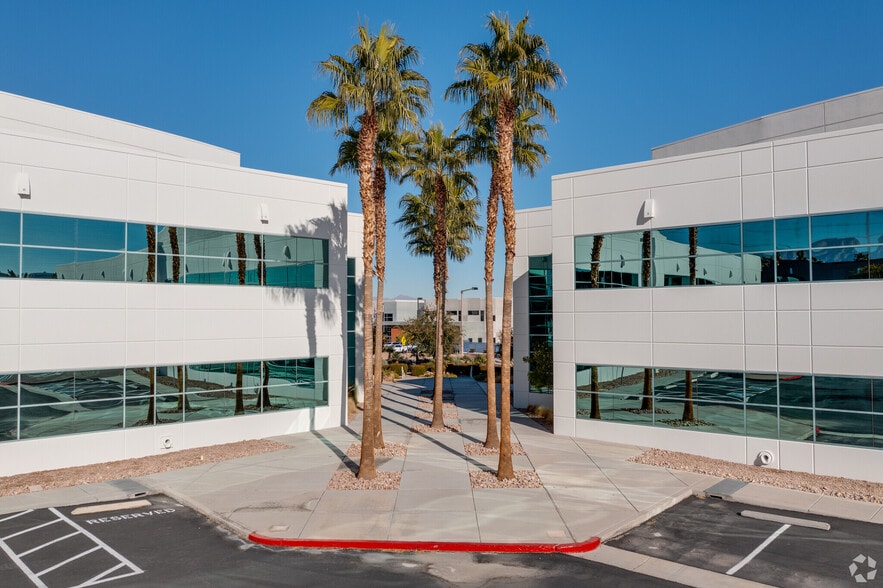 7501 Trinity Peak Ave, Las Vegas, NV à louer - Photo du bâtiment - Image 2 de 4