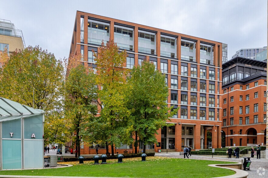 6 Brindley Pl, Birmingham à louer - Photo du bâtiment - Image 3 de 3