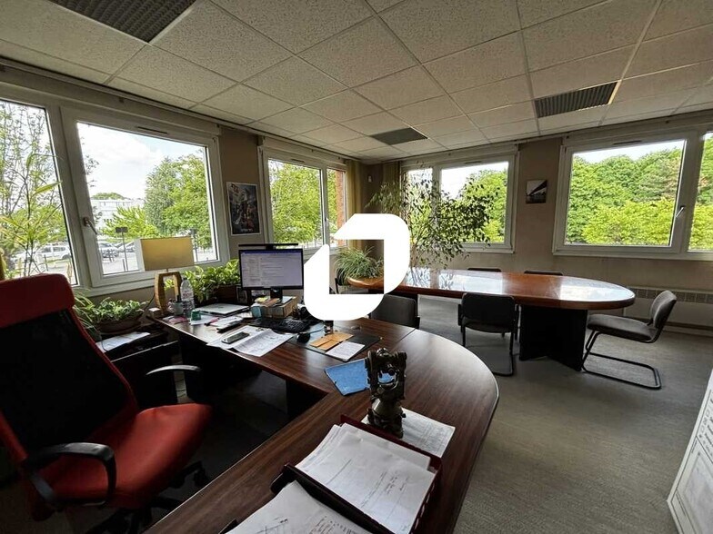 Bureau dans Évry-Courcouronnes à louer - Photo intérieure - Image 2 de 14