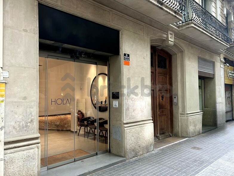 Immeuble residentiel dans Barcelone, Barcelona à vendre - Photo du bâtiment - Image 1 de 7