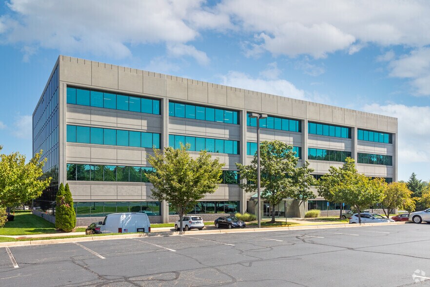 14151 Newbrook Dr, Chantilly, VA for lease - Building Photo - Image 1 of 5