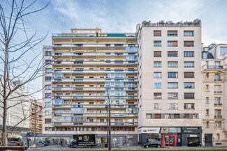 Plus de détails pour Multi-résidentiel à vendre