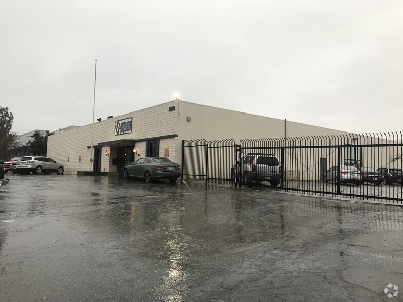 8613 Helms Ave, Rancho Cucamonga, CA à vendre - Photo du bâtiment - Image 1 de 5