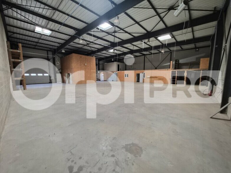 Flex in Reims for lease - Building Photo - Image 2 of 12