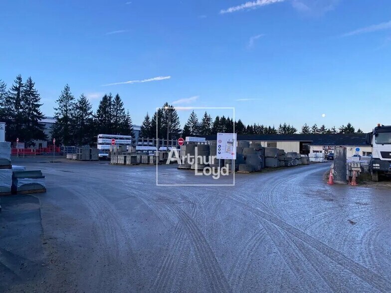 Bureau dans Vaux-le-Pénil à louer - Photo de construction - Image 1 de 3