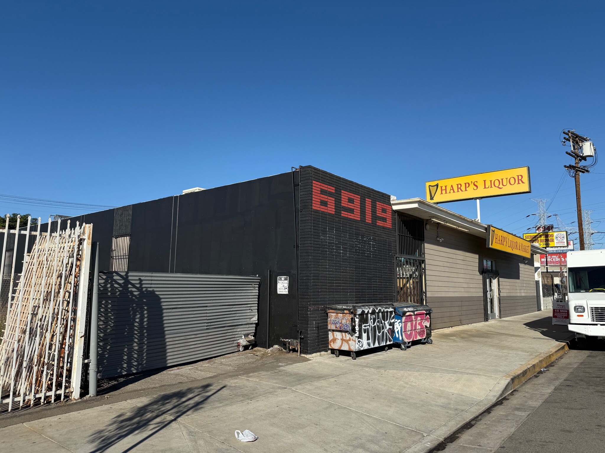 6917-6919 Lankershim Blvd, North Hollywood, CA for lease Building Photo- Image 1 of 14